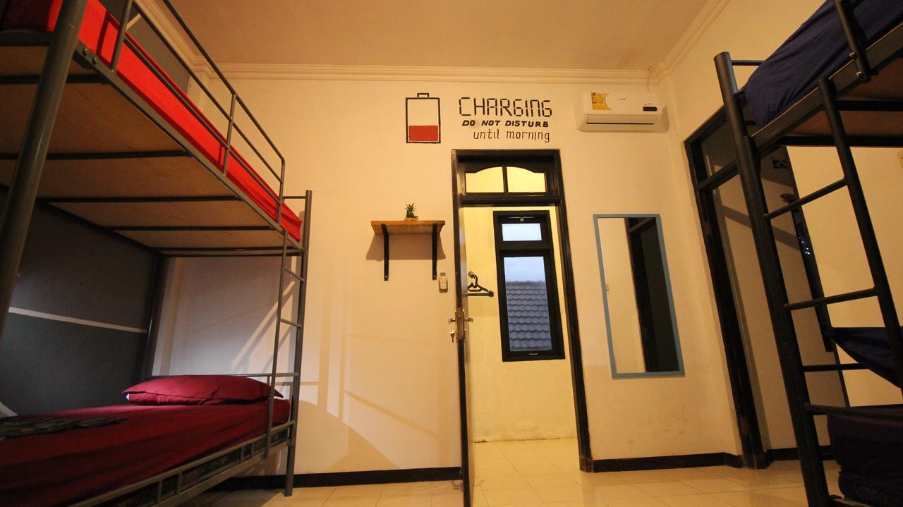A Pousada Hati Hati Jogjacarta Exterior foto